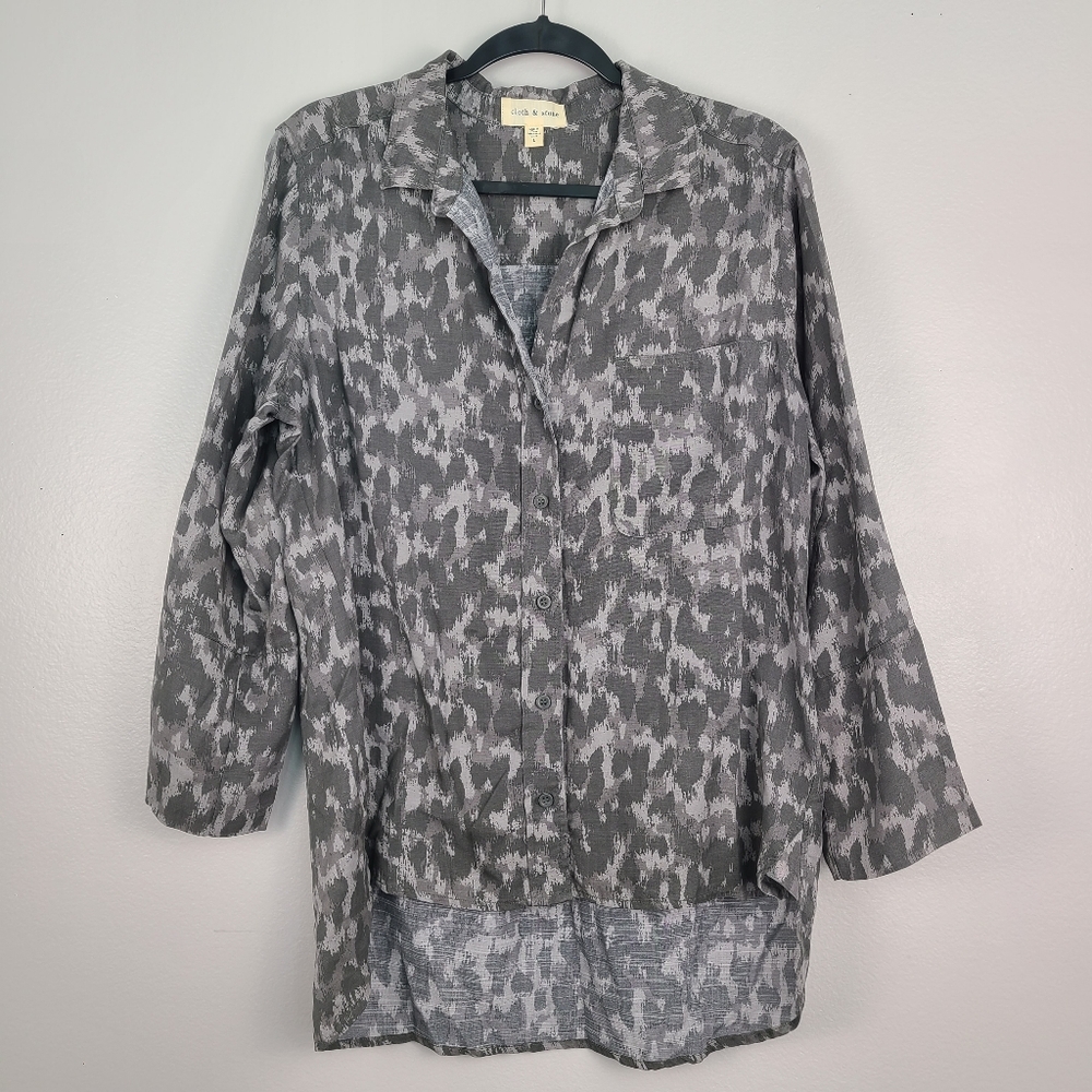 Anthropologie Cloth & Stone Gray Splatter Mark Animal Print Button Up 3/4 Sleeve